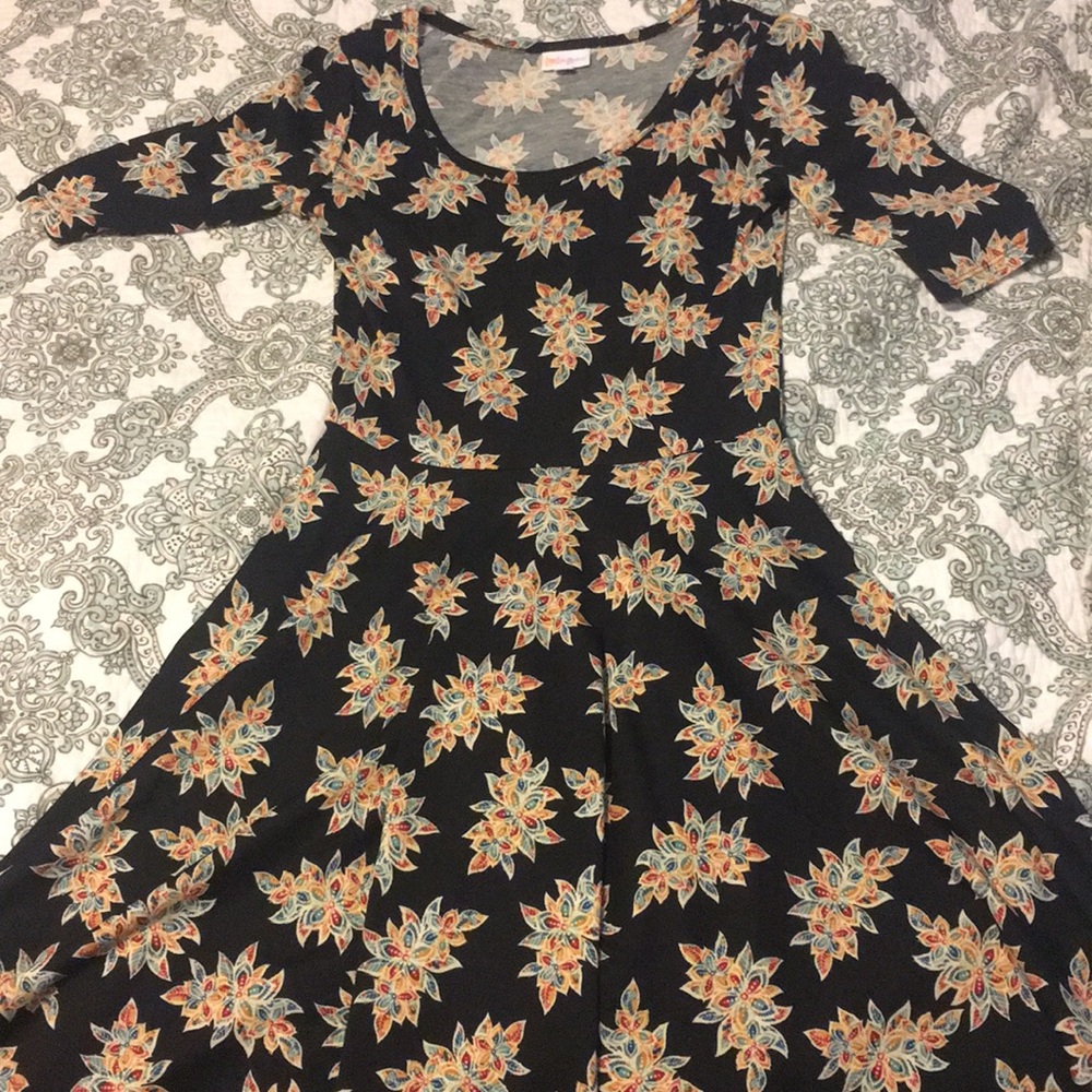 LuLaRoe black and multi-colored floral Nicole